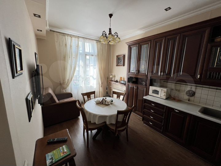 2-к. квартира, 70 м², 2/5 эт.