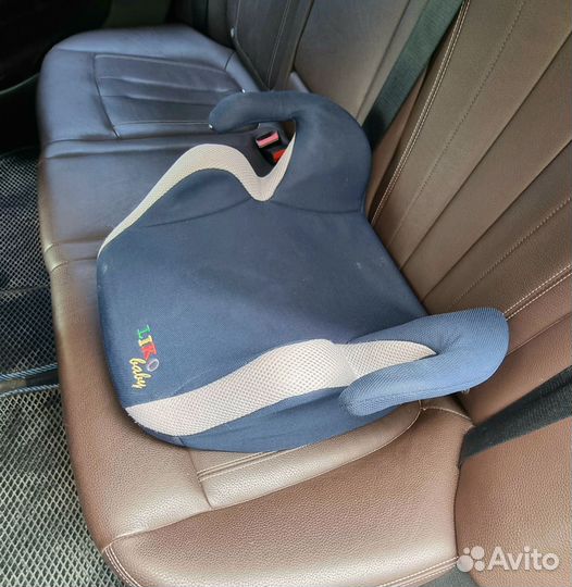 Автомобильное детское кресло бустер