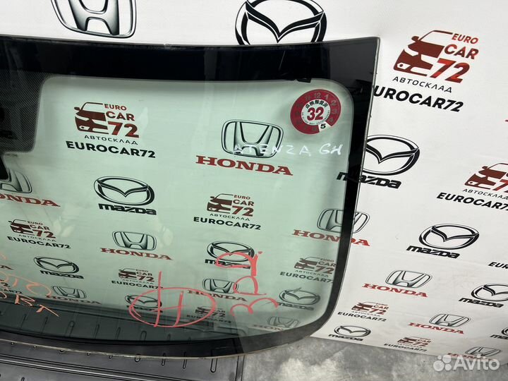 Стекло лобовое переднее Mazda Axela BK 2002-2008