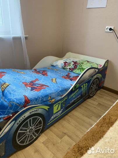 Детская кровать машинка с матрасом бу