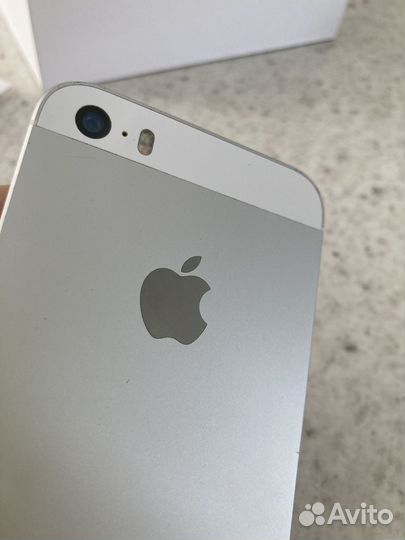 iPhone SE, 32 ГБ