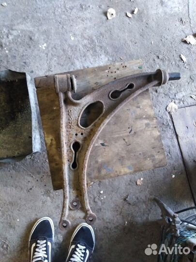 Рычаг передний нижний правый Фольксваген 1K0407152