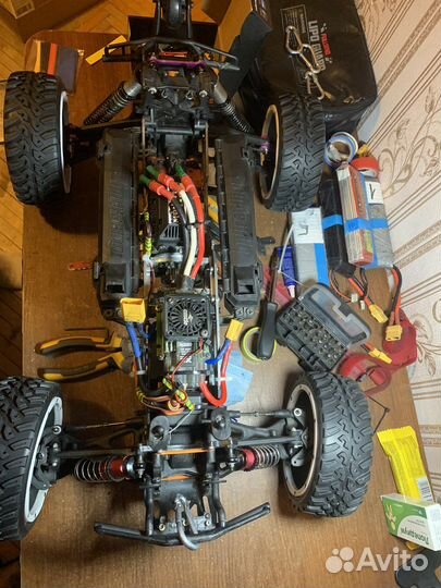 Радиоуправляемая модель 1 8