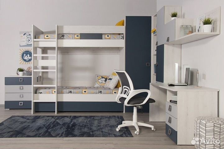 Кровать двухъярусная деревянная