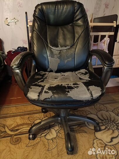 Офисное кожаное кресло бу