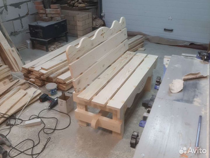 Садовые качели из дерева