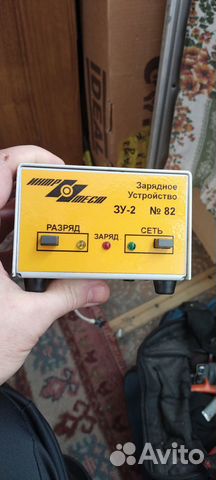 Зарядное устройство, и отпугиватель птиц