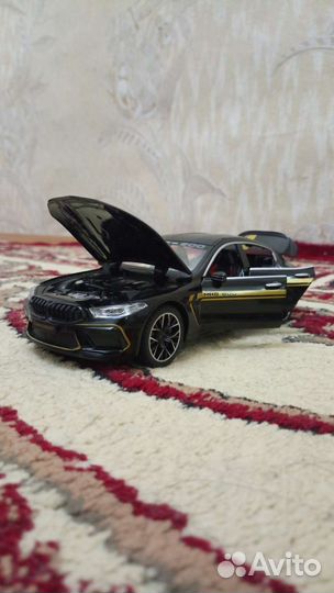 Машина бмв м8 масштаба 1:24