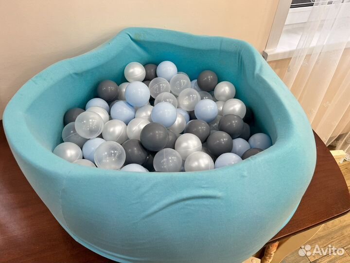 Сухой бассейн с шариками