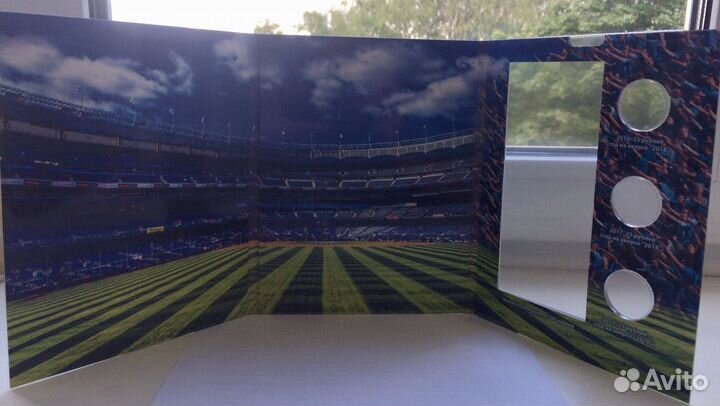 Альбом для 3 25 рублёвых монет и банкноты Футбол 2