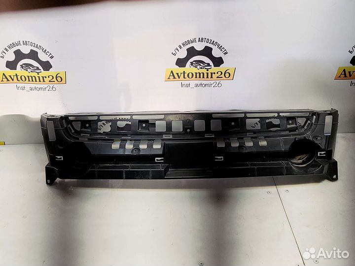 Кронштейн решетки радиатора Ford Kuga 2