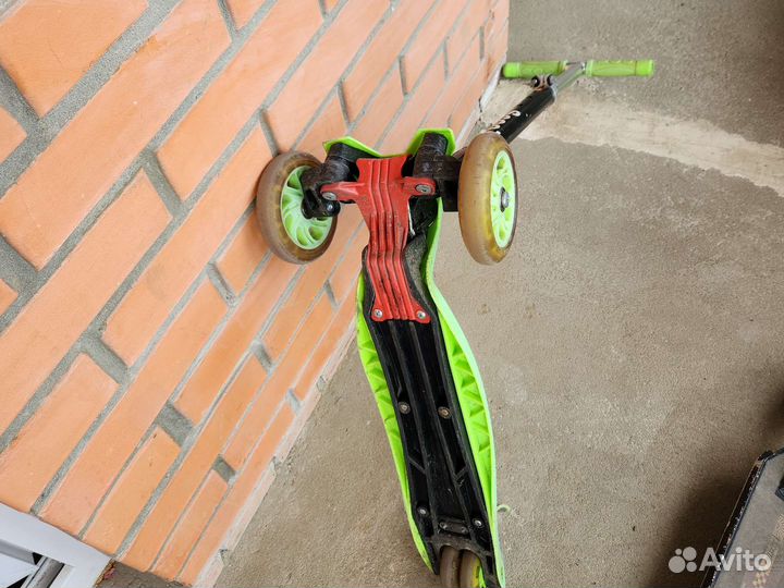 Самокат детский со светящимися колесами