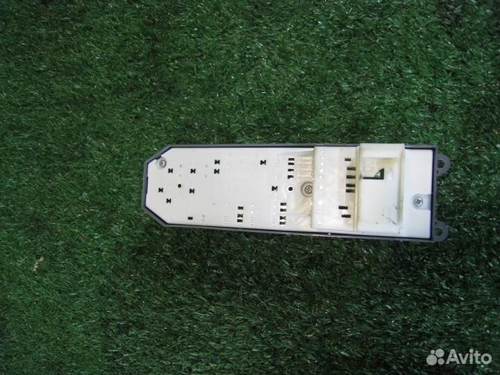 Блок управления стеклоподъемниками Toyota Auris E