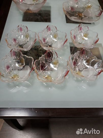 Набор салатников из цветного стекла