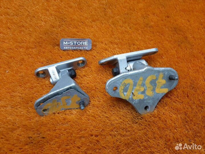 Петля двери передняя правая Mercedes-Benz M-Class