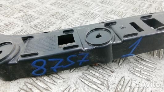 Крепление бампера переднее volkswagen passat B7 (8