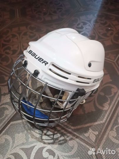 Хоккейный шлем