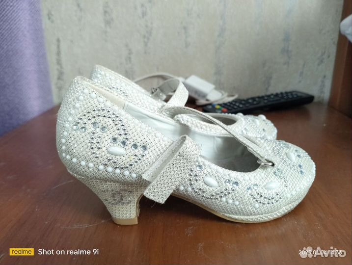 Туфли для девочки 26-28 размер