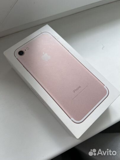 Коробки от iPhone 5S и 7