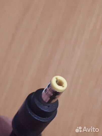 Автомобильный адаптер питания для ноутбука