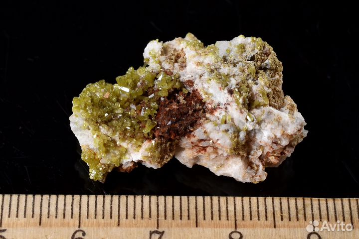 Друза кристаллов. Пироморфит на кварце. Лот №557