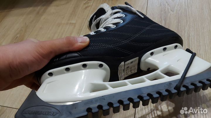 Хоккейные коньки Bauer Nexus 200