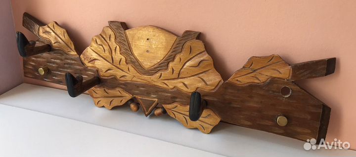 Деревянная вешалка