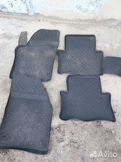 Автомобильные коврики резиновые