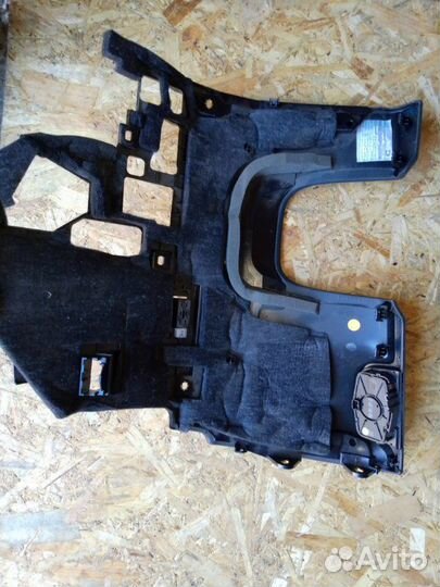 Накладка на торпедо передняя левая Audi A8 D4 long