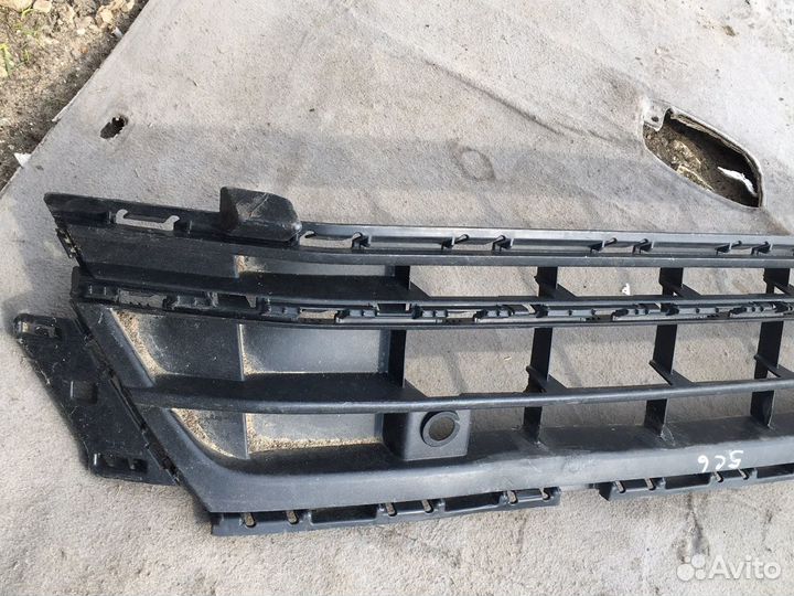 Решетка бампера Volkswagen Jetta 6