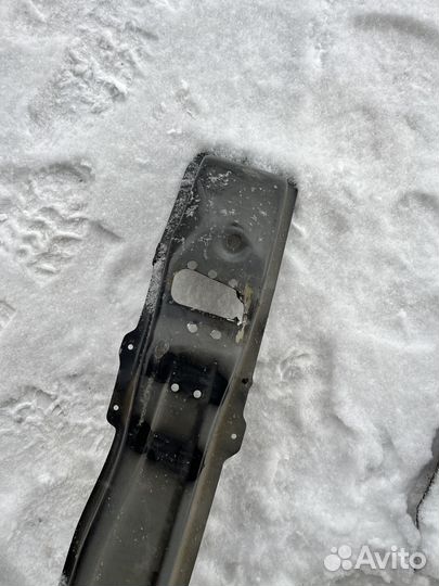 Renault Duster 1 усилитель переднего бампера