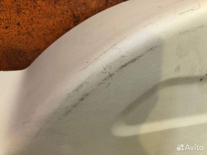 Обшивка двери багажника Mitsubishi Pajero 4