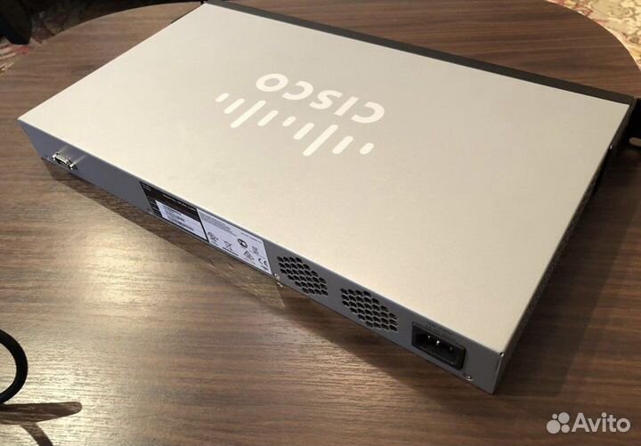 Коммутатор CiscoSB SF300-24PP