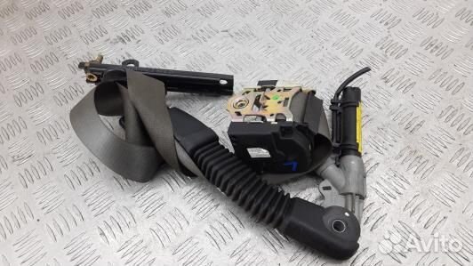 Ремень безопасности с пиропатроном сиденья передне