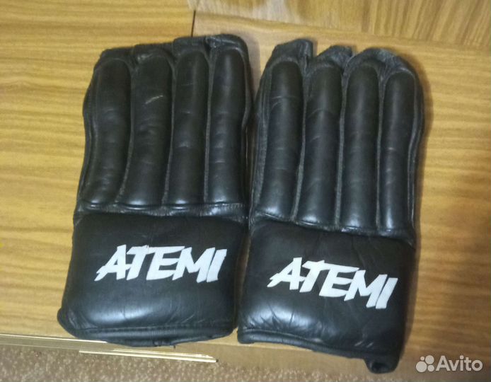 Перчатки для единоборств