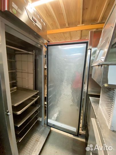 Холодильный шкаф