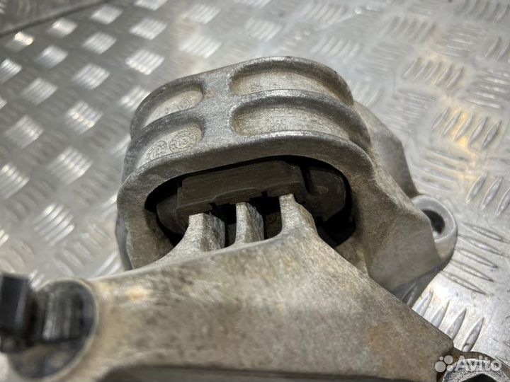 Кронштейн двс Renault Duster 1.6