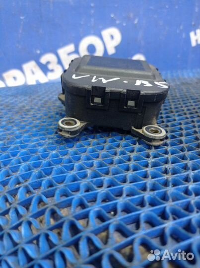 Моторчик заслонок отопителя Volkswagen Passat B5