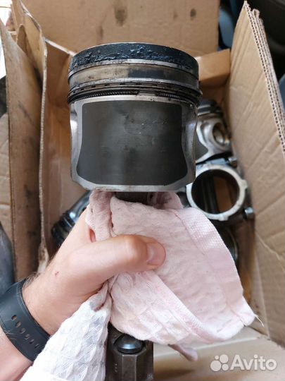 Поршни в сборе с шатунами D4CB