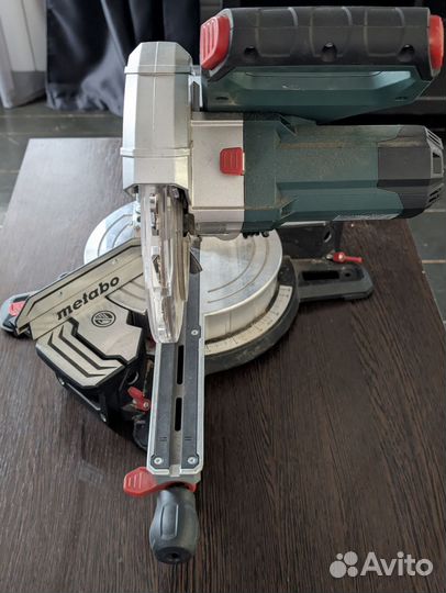 Торцовочная пила с протяжкой Metabo KGS 216 M