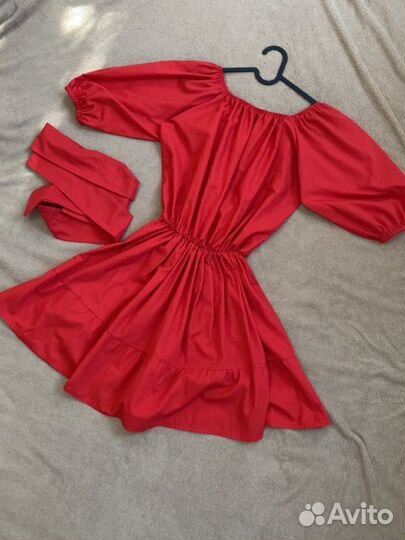 Красное платье с открытыми плечами и поясом 40 42