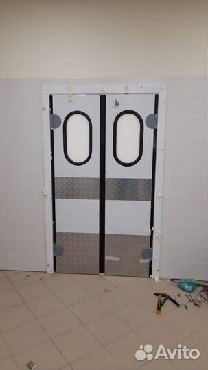 Маятниковая дверь