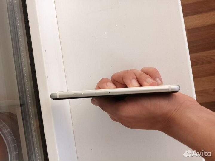 Телефон iPhone SE 2020