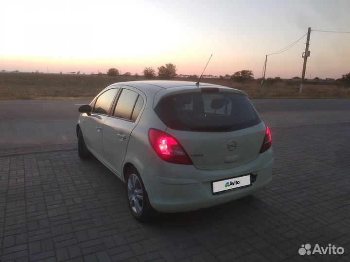 Opel Corsa 1.4 AT, 2011, 123 456 км