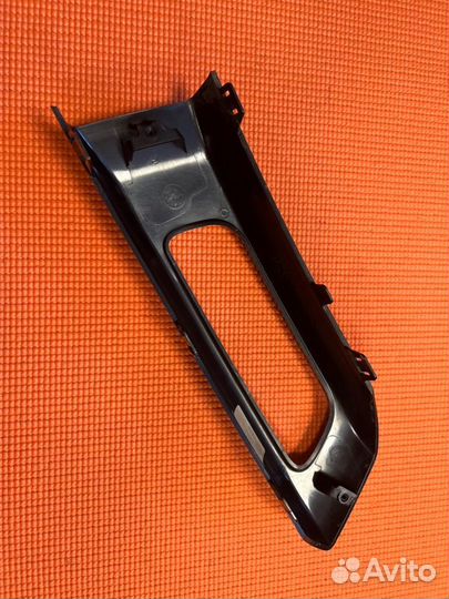 Накладка противотуманной фары передняя правая Land