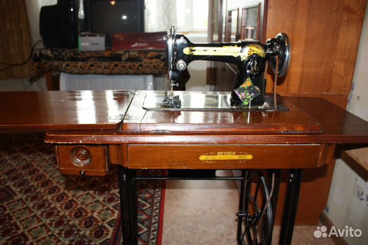Винтажная швейная машинка ножная Butterfly