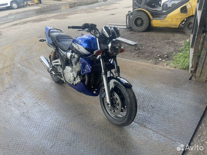 Дорожный мотоцикл Yamaha XJR1300