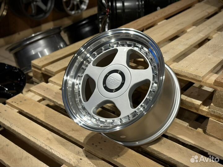 OZ futura XJ126 D16 9 4X100/4X114.3