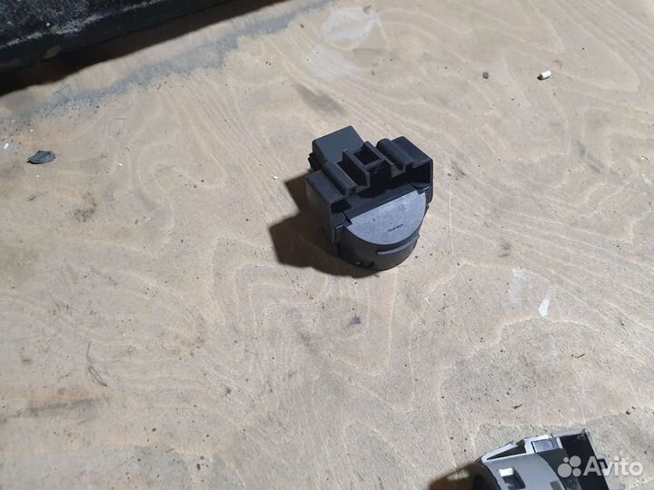 Контактная группа замка зажигания Ford