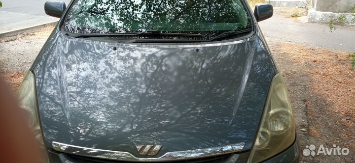 Toyota Wish, 2003